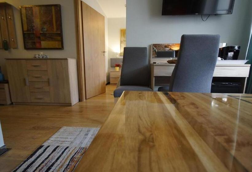 استودیوی استاندارد, Apartamenty Efekt 72