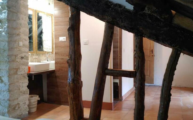 Семейный Номер, Albergue El Condor