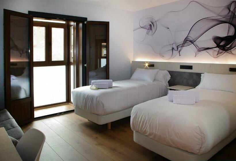 اتاق لوکس با بالکن, Neru Con Encanto