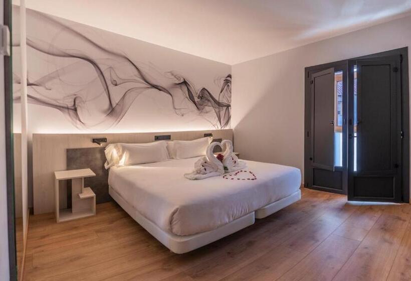 اتاق لوکس با بالکن, Neru Con Encanto