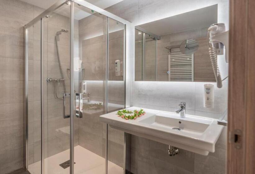 اتاق لوکس با بالکن, Neru Con Encanto