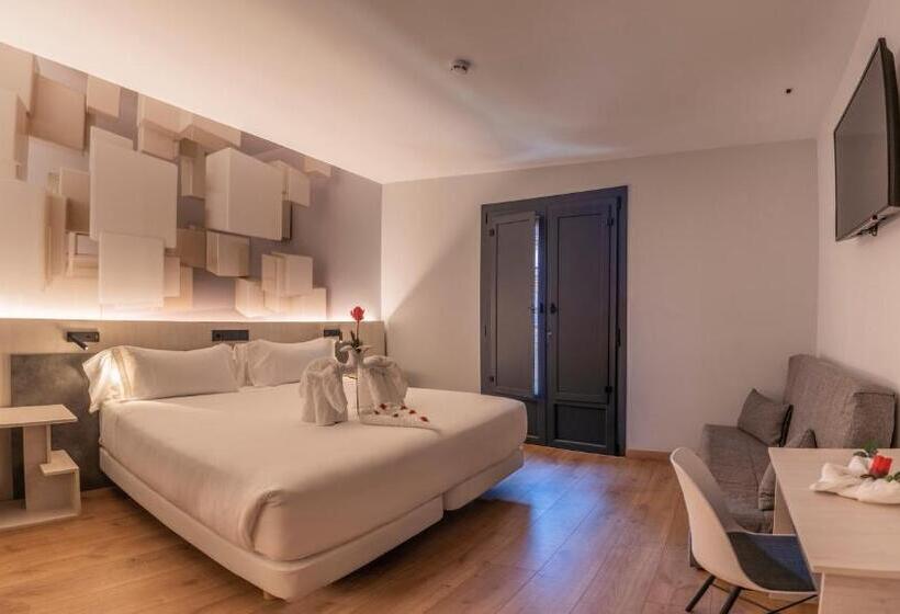 اتاق لوکس با بالکن, Neru Con Encanto