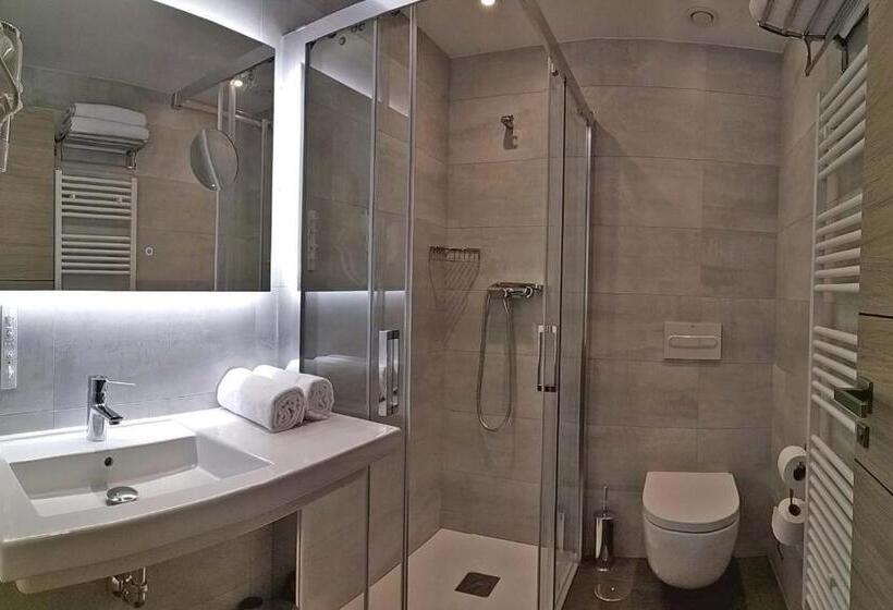 اتاق لوکس با بالکن, Neru Con Encanto