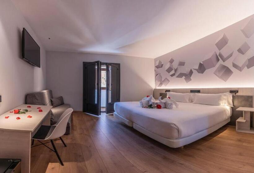 اتاق لوکس با بالکن, Neru Con Encanto