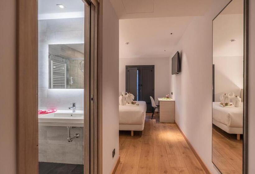 اتاق لوکس با بالکن, Neru Con Encanto