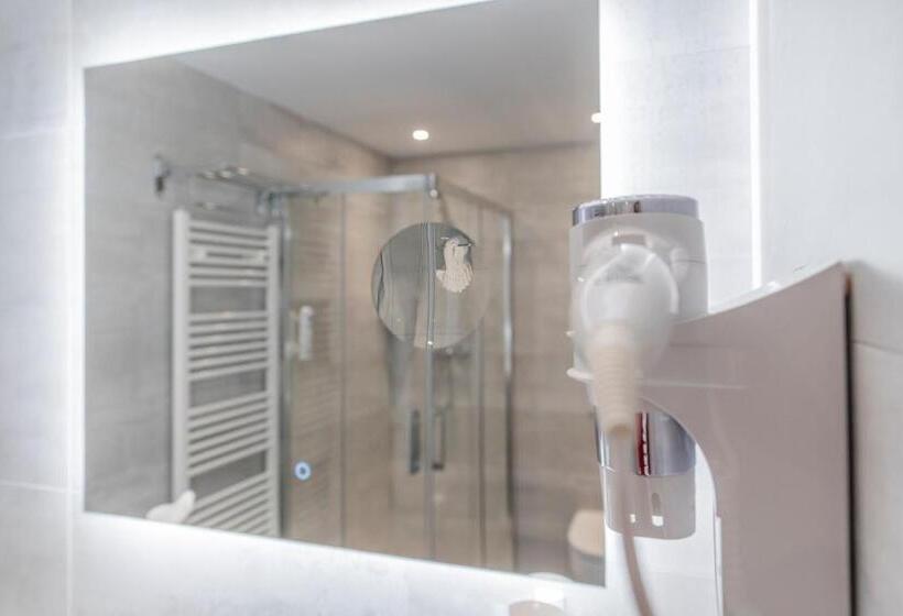 اتاق لوکس با بالکن, Neru Con Encanto