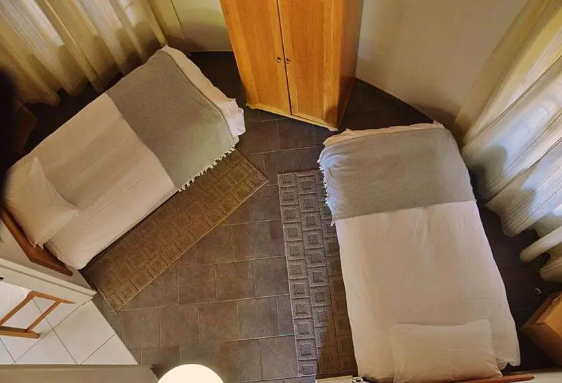 اتاق استاندارد سه نفره, Central Hotel Omaruru