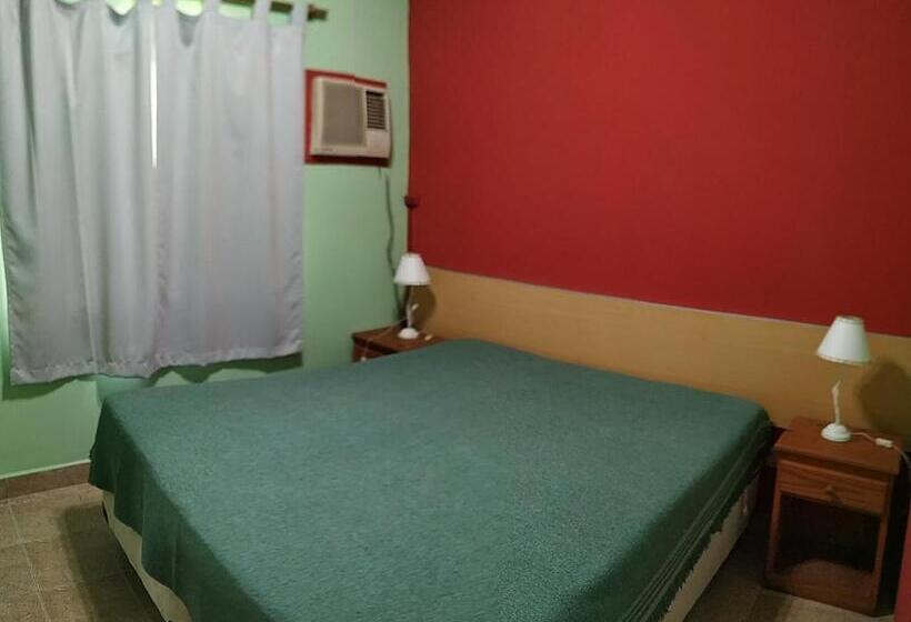 بنگله خانوادگی, De Campo