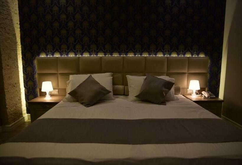 اتاق استاندارد با بالکن, The King Resort