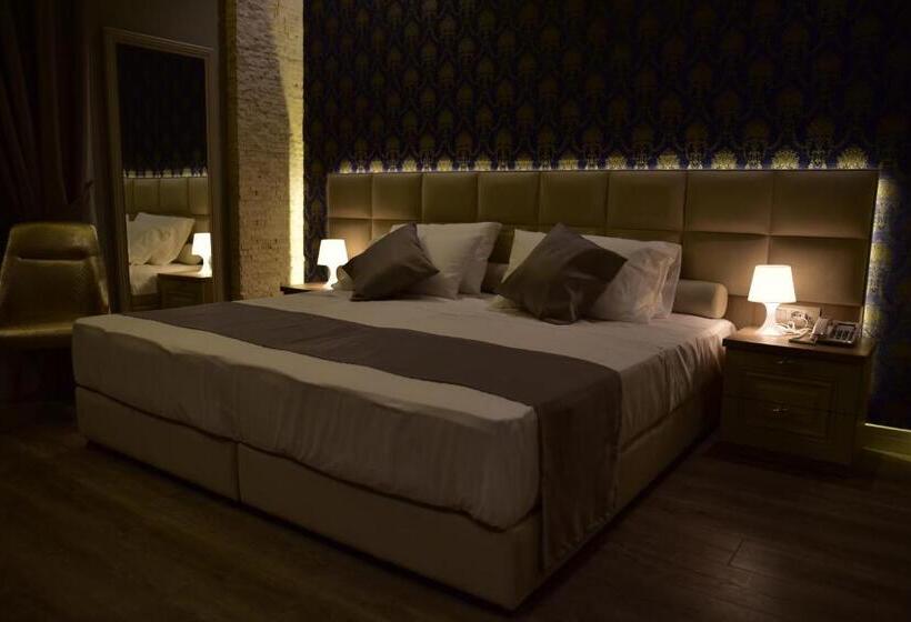 اتاق استاندارد با بالکن, The King Resort