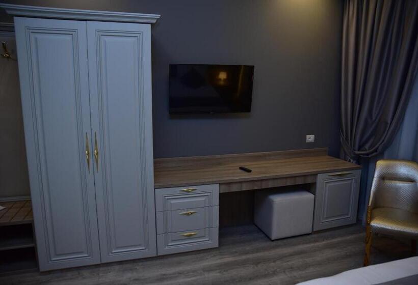 اتاق استاندارد با بالکن, The King Resort