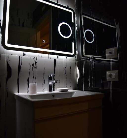 اتاق استاندارد با بالکن, The King Resort