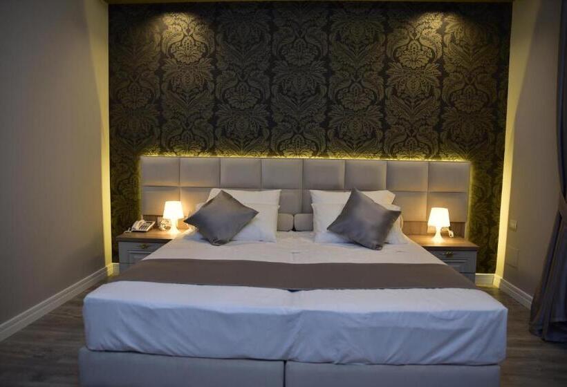 اتاق استاندارد با بالکن, The King Resort