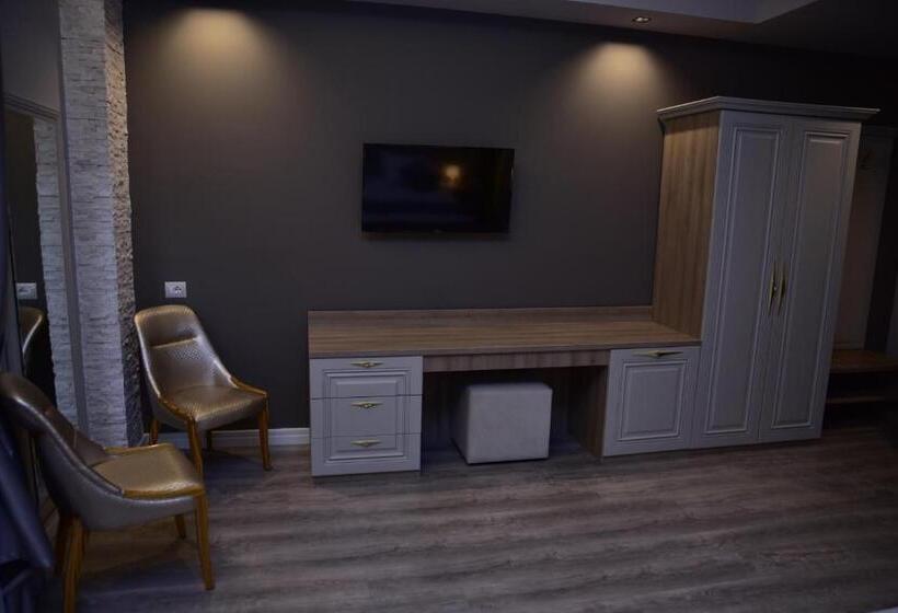 اتاق استاندارد با بالکن, The King Resort