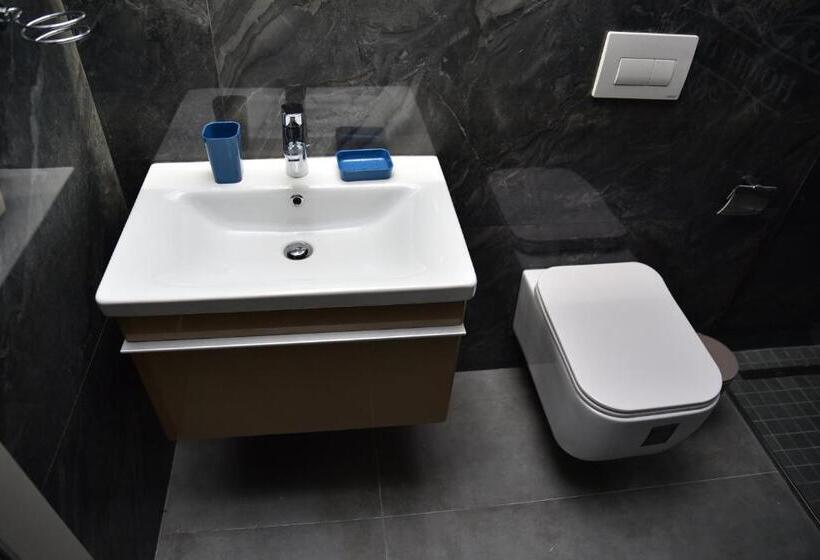 اتاق استاندارد با بالکن, The King Resort