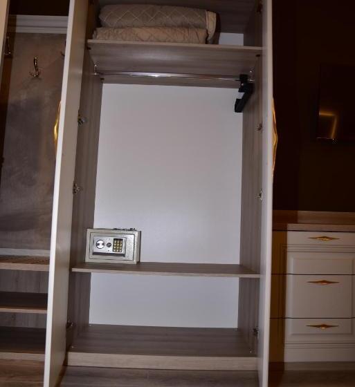 اتاق خانوادگی, The King Resort