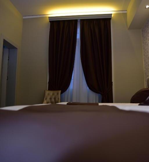 اتاق خانوادگی, The King Resort