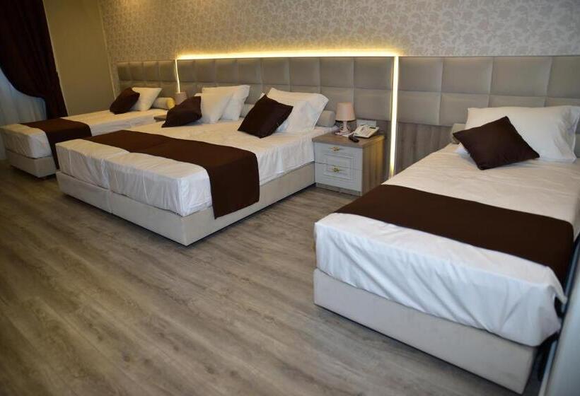 اتاق خانوادگی, The King Resort