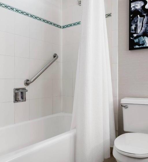 غرفة قياسية سرير كينج, Delta Hotels By Marriott Woodbridge