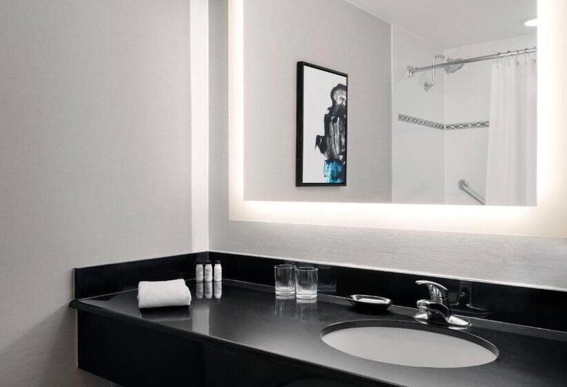 غرفة قياسية سرير كينج, Delta Hotels By Marriott Woodbridge