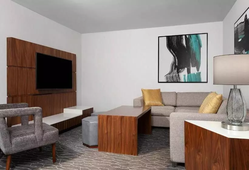 キングサイズベッドのジュニアスイート, Delta Hotels By Marriott Woodbridge