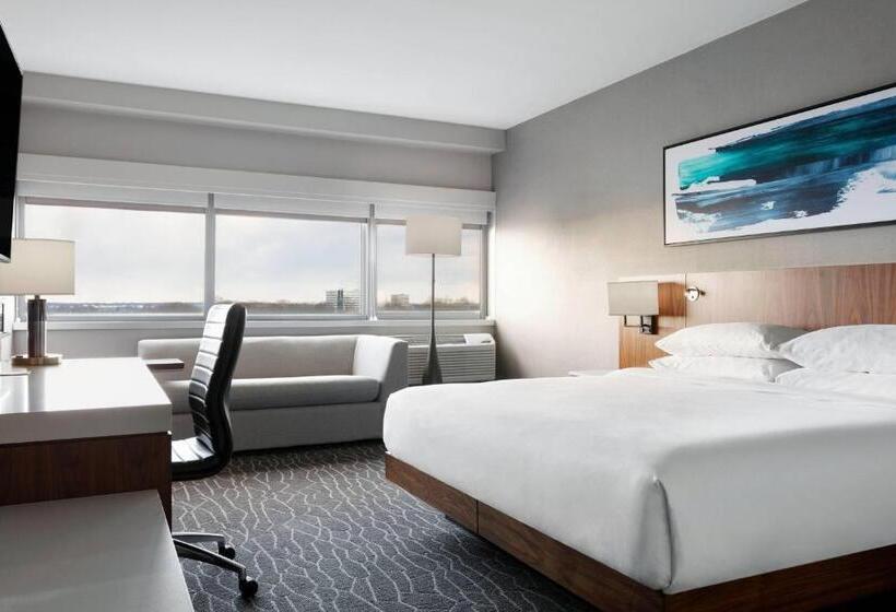 غرفة قياسية سرير كينج لذوى الإحتياجات الخاصة, Delta Hotels By Marriott Woodbridge