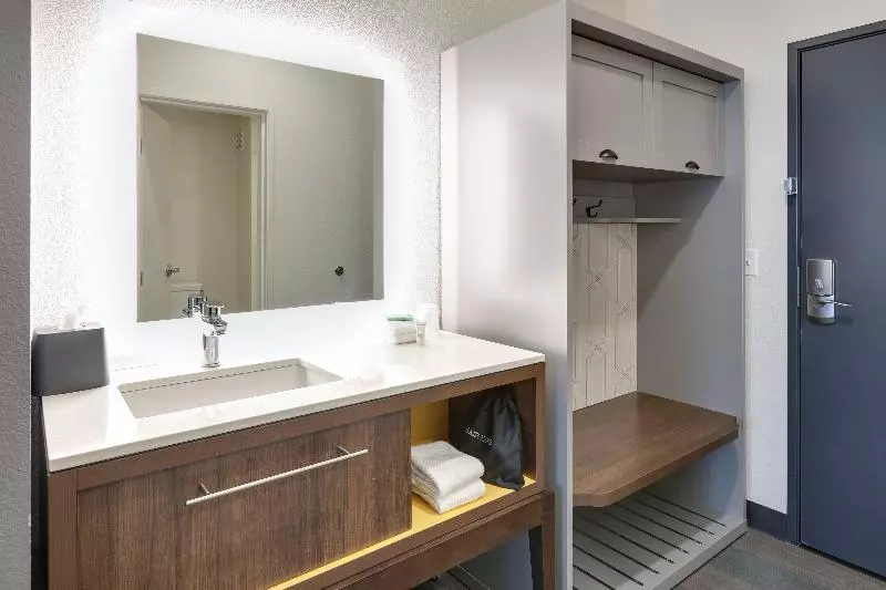 キングサイズベッドのデラックスルーム, Holiday Inn Twin Falls, An Ihg
