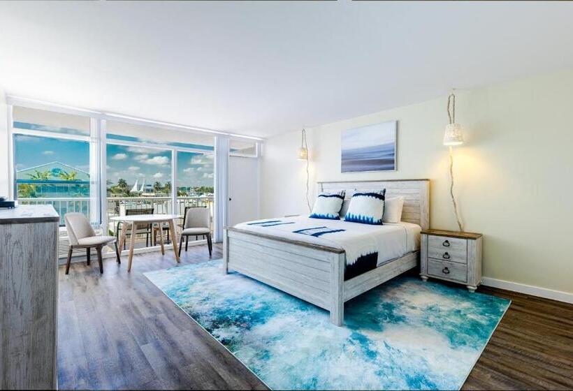 带大床的豪华间, Sands Harbor Resort And Marina