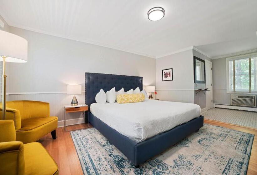 キングサイズベッドのスタンダードルーム, Seven Hills Inn