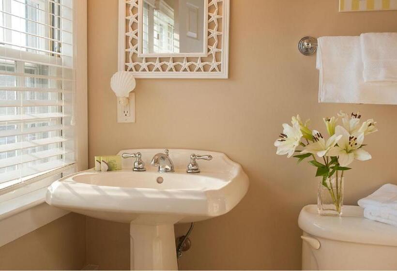 غرفة ديلوكس سرير ملكى, Ship S Knees Inn