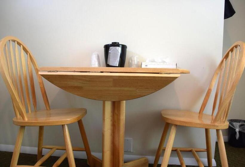 标准工作室, Scotty's Lakeside Resort