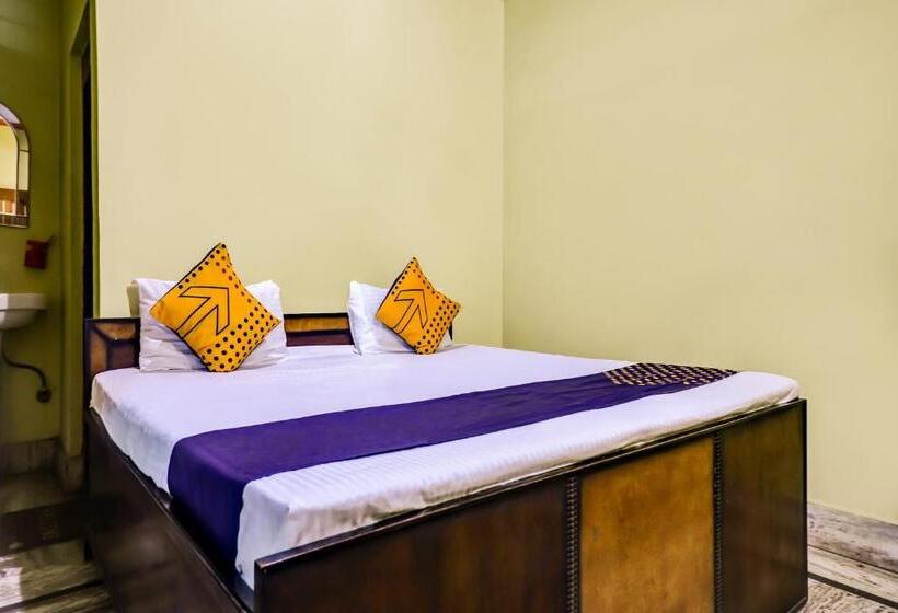 Трехместный Президентский, Spot On 68052 Surya Guest House