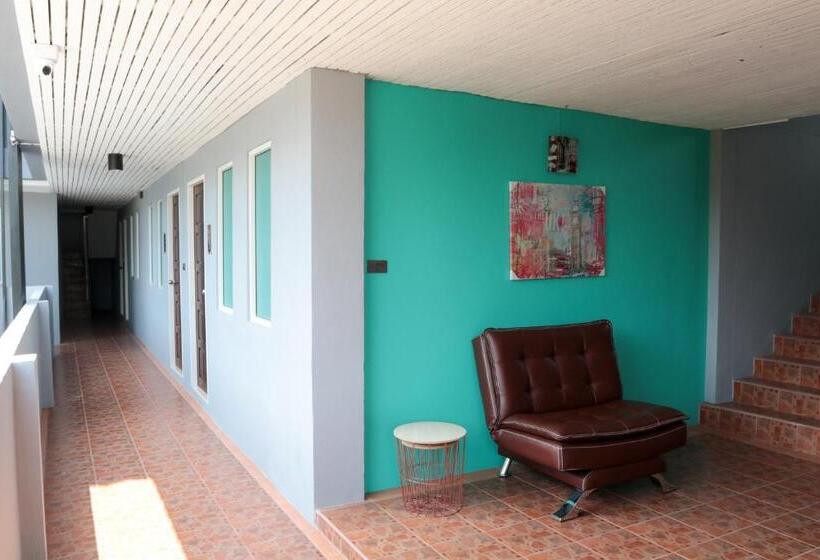 غرفة قياسية, Aiyapach Inn