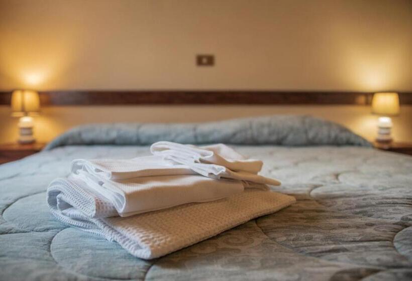 غرفة قياسية مطلة على الجبل, Dimora Fresilia Casa Vacanze