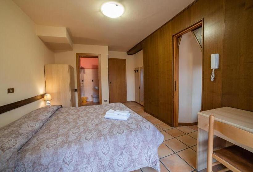 غرفة قياسية ثلاثية, Dimora Fresilia Casa Vacanze