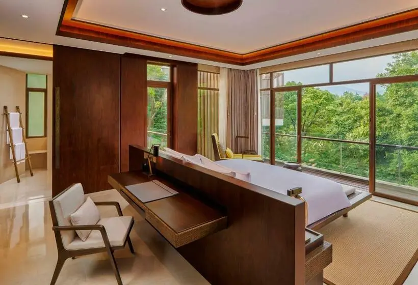 デラックスビラの１ベッドルーム, Lushan West Sea Resort, Curio Collection By Hilton