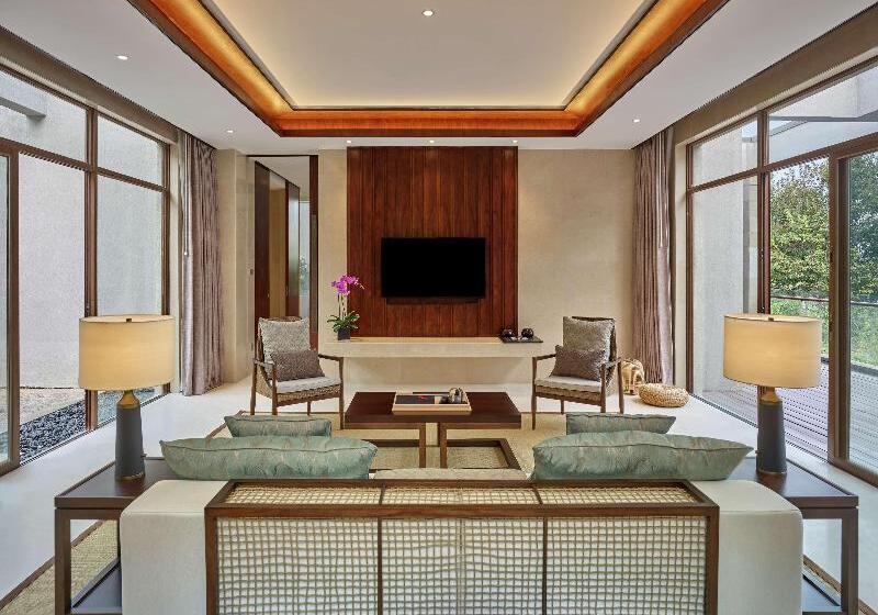 Вилла 2 Спальни, Lushan West Sea Resort, Curio Collection By Hilton