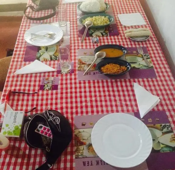 Lit en Chambre Commune, Catch The Ella Train Hostel