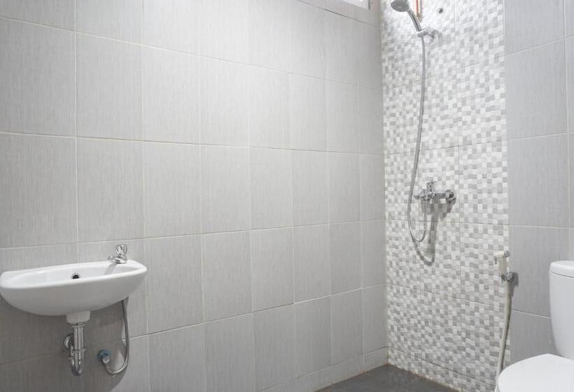 Номер Deluxe, Residences By Reddoorz Near Mt Haryono