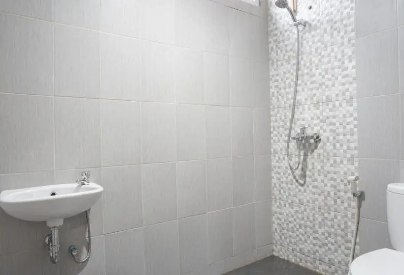 デラックスルーム, Residences By Reddoorz Near Mt Haryono