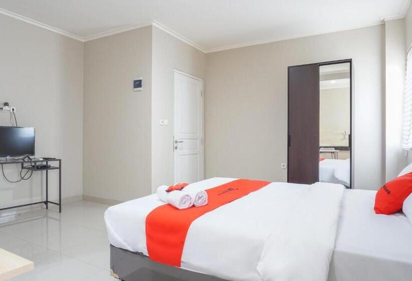 Номер Deluxe, Residences By Reddoorz Near Mt Haryono