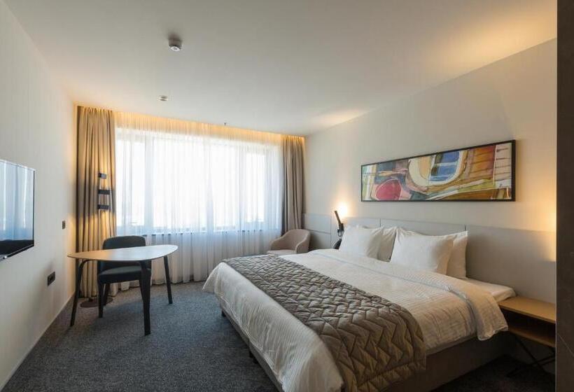 اتاق لوکس, Mona Plaza