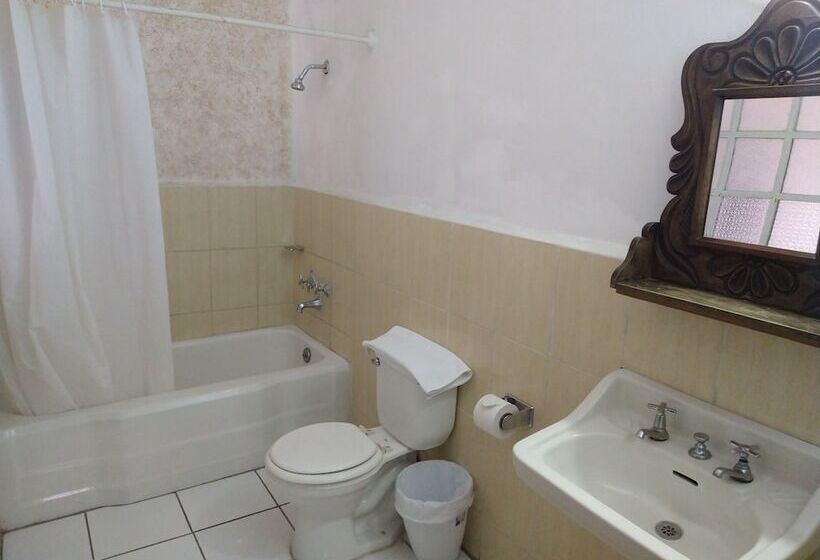 اتاق خانوادگی, Tzanjuyu Bay