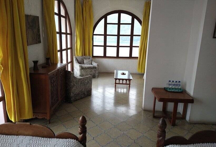 اتاق خانوادگی, Tzanjuyu Bay