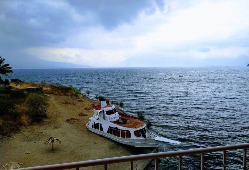 اتاق خانوادگی, Tzanjuyu Bay