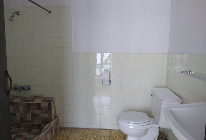 اتاق خانوادگی, Tzanjuyu Bay