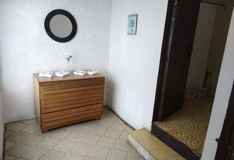 اتاق خانوادگی, Tzanjuyu Bay