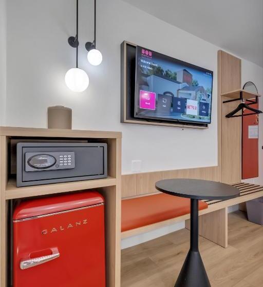 스탠다드 룸 킹사이즈 침대, Bob Hotels Tallahassee   Boutique On Budget