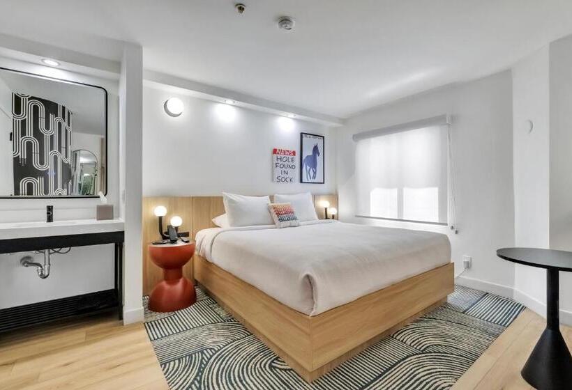 غرفة قياسية سرير كينج, Bob Hotels Tallahassee   Boutique On Budget