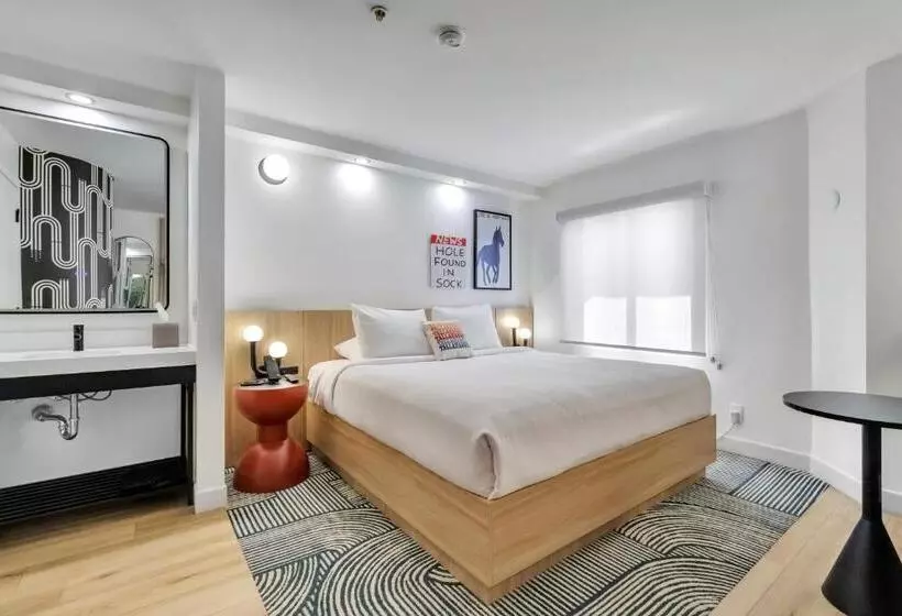 キングサイズベッドのスタンダードルーム, Bob Hotels Tallahassee Boutique On Budget